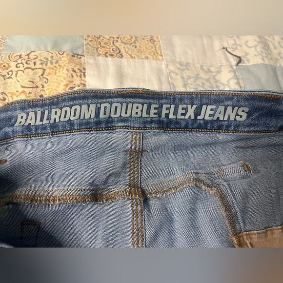 Duluth Trading Men's Ballroom Double Flex Jeans 48X30 Relaxed Fit Medium Wash - Picture 5 of 8